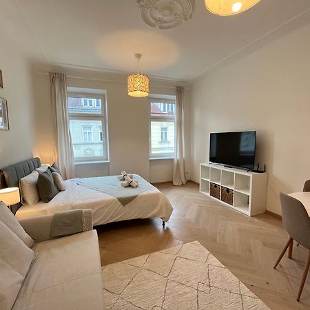 Luxurious One Room Apartment Near Schoenbrunn Palace Vienna Luaran gambar